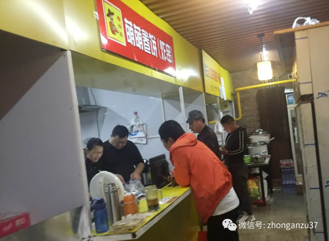 三无黑餐馆仍能进驻平台 13家外卖藏身一个门店